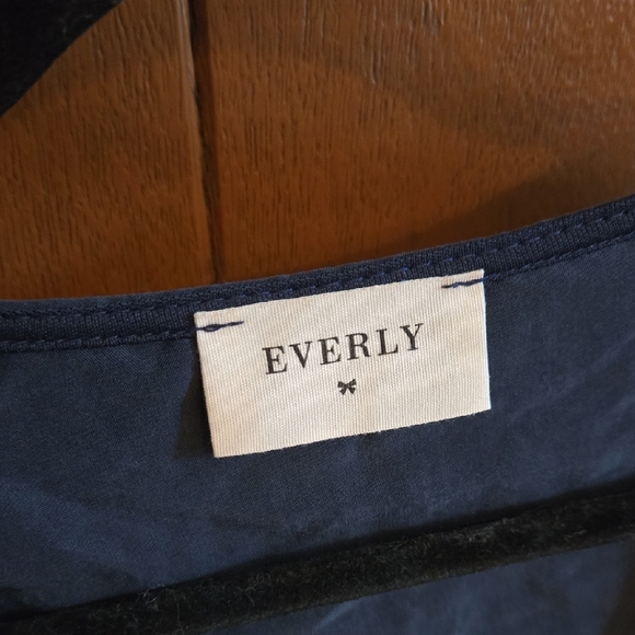 Everly Blue Peplum 3/4 Sleeve Blouse Size Medium - Picture 3 of 4